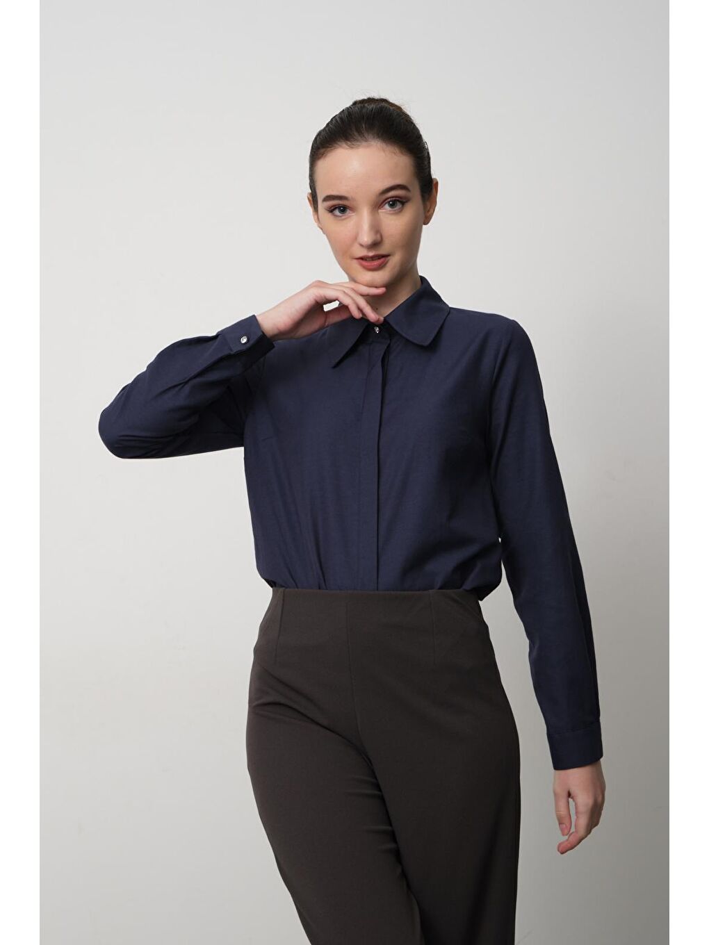 Pera Moda Lacivert Kadın Beyaz Slim Fit Pamuklu Ofis Gömleği - 2