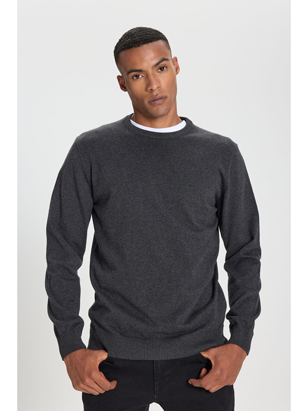 Erkek Antrasit-Melanj Pamuklu Standart Fit Normal Kesim Bisiklet Yaka Triko Kazak