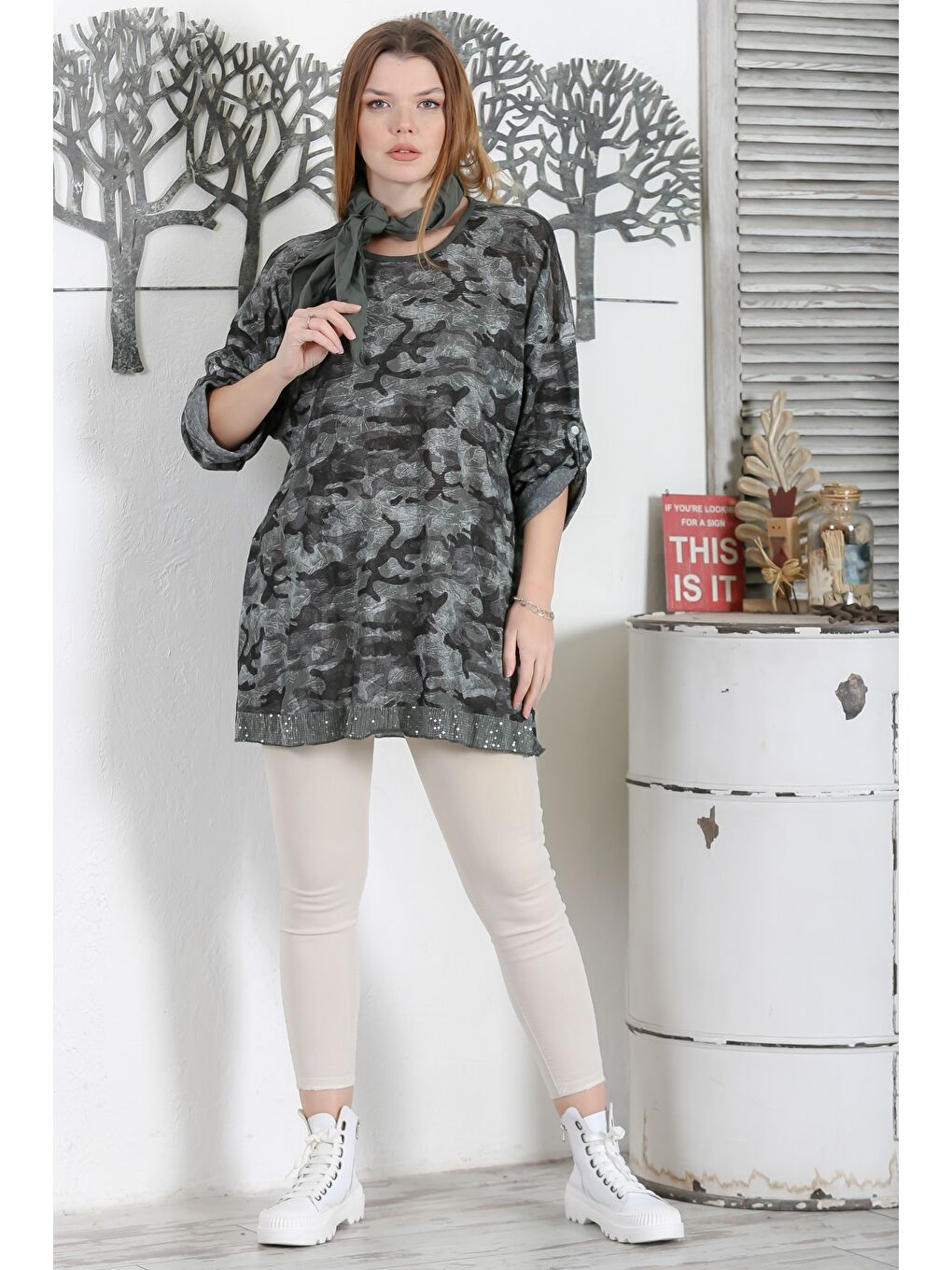 İtalyan Kamuflaj Yeşili Yuvarlak Yaka Düğmeli Uzun Kollu Pul Payetli Casual Fularlı Örme Bluz-4
