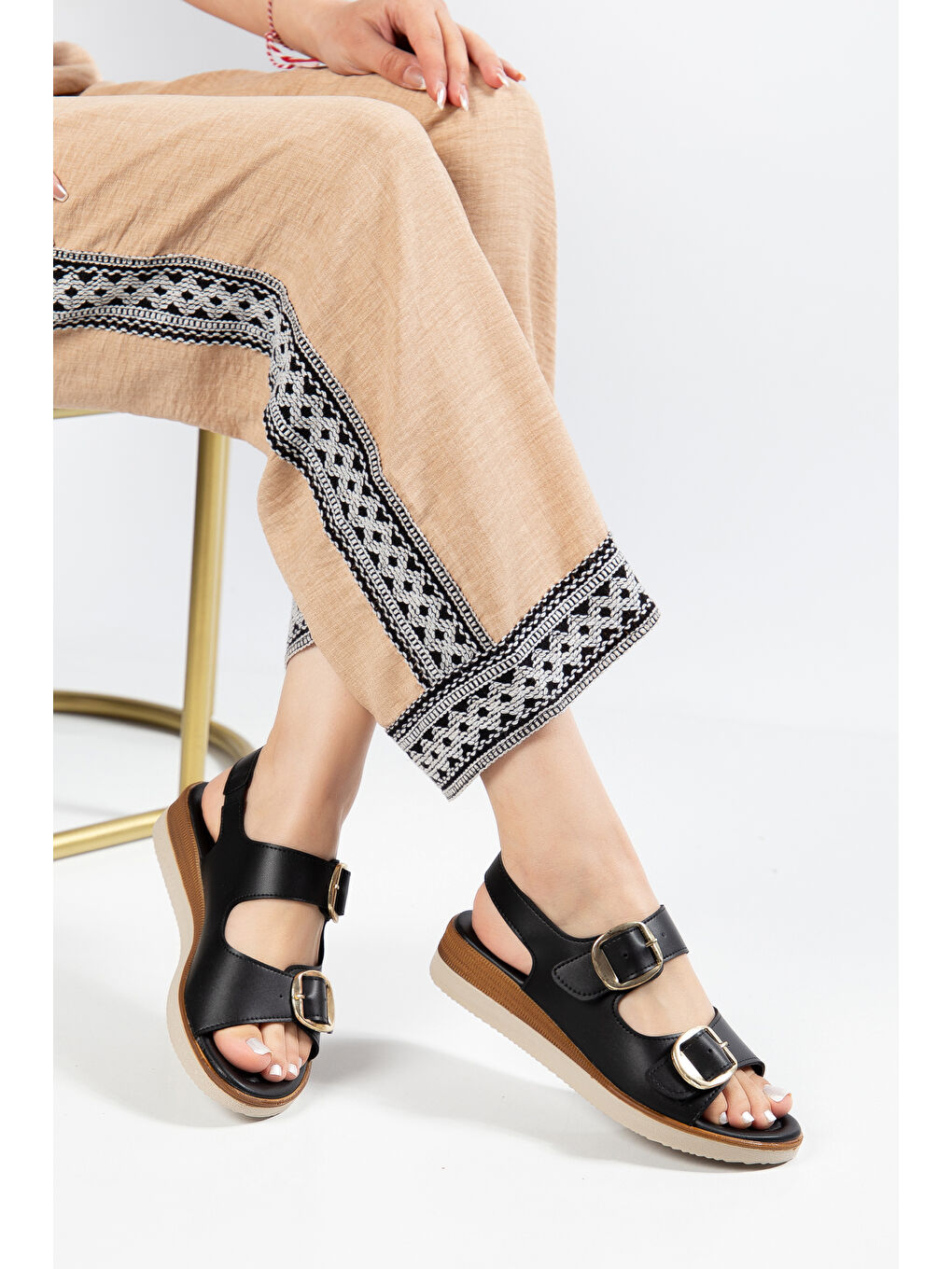 Siyah D0763 Günlük Ortopedik Çift Bantlı Tokalı Kadın Sandalet-1