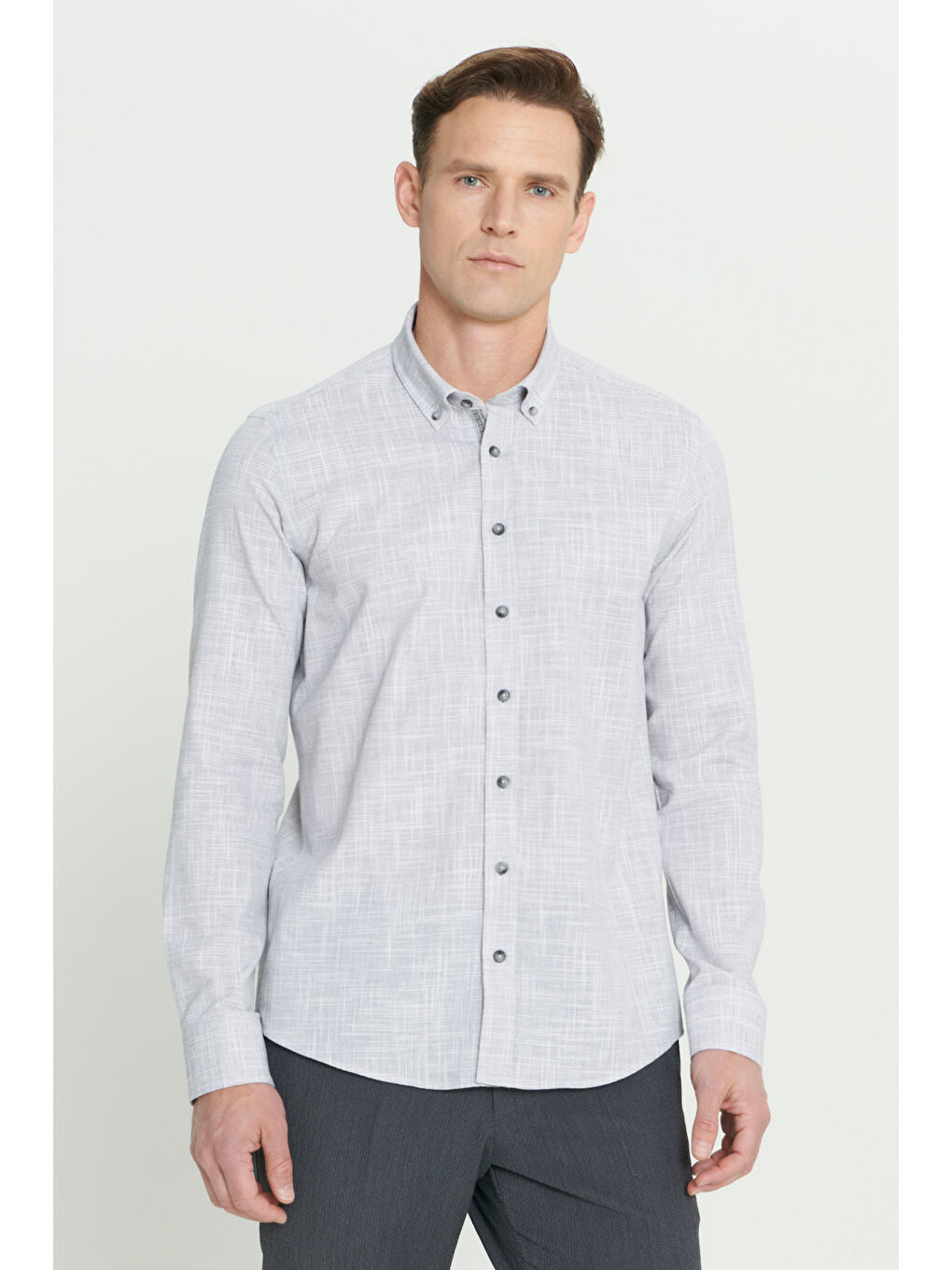 Erkek Antrasit Slim Fit Dar Kesim Düğmeli Yaka Keten Görünümlü %100 Pamuk Flamlı Gömlek