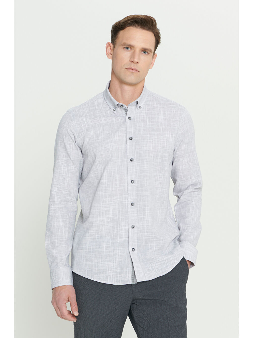 Erkek Antrasit Slim Fit Dar Kesim Düğmeli Yaka Keten Görünümlü %100 Pamuk Flamlı Gömlek-2