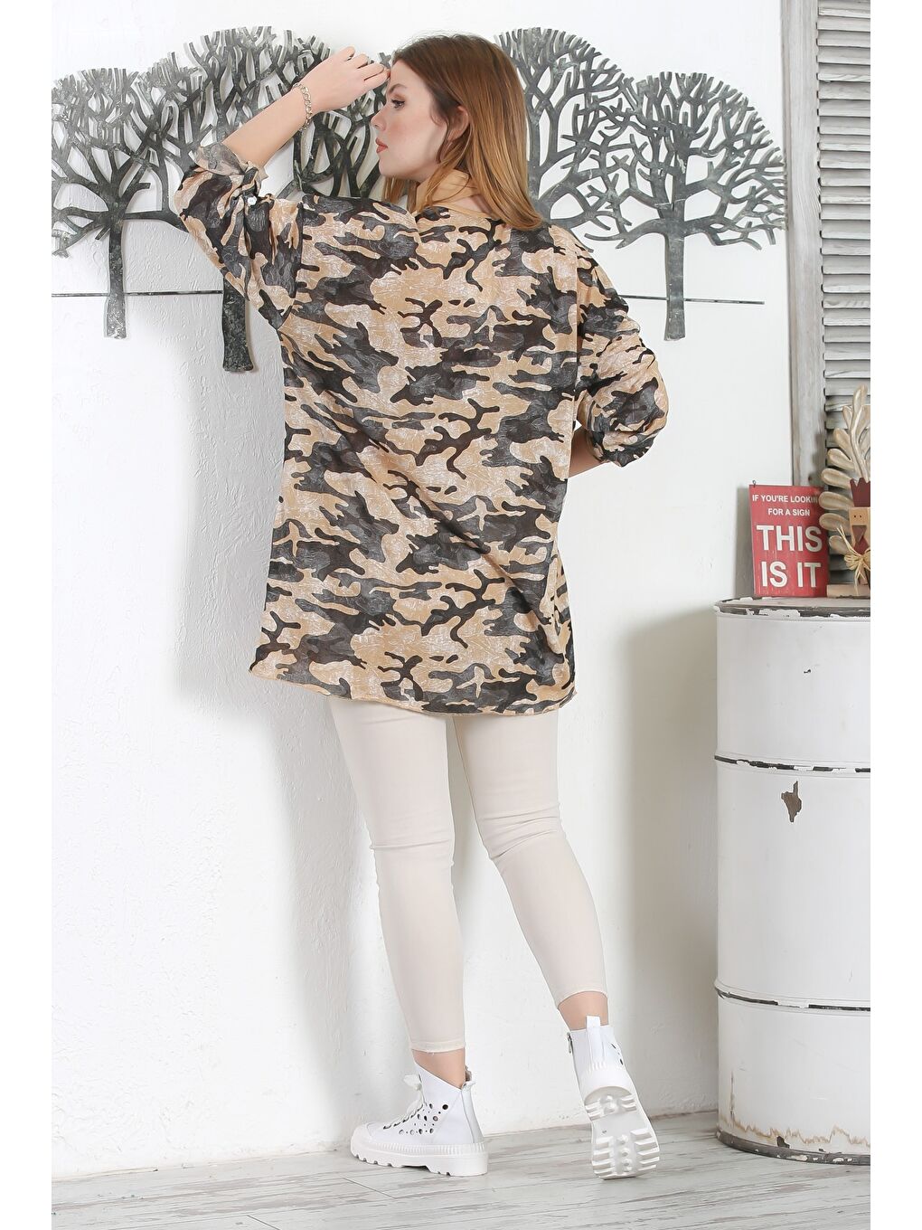 Kahverengi İtalyan Kahve-Leopar Yuvarlak Yaka Düğmeli Uzun Kollu Pul Payetli Casual Fularlı Örme Bluz-6