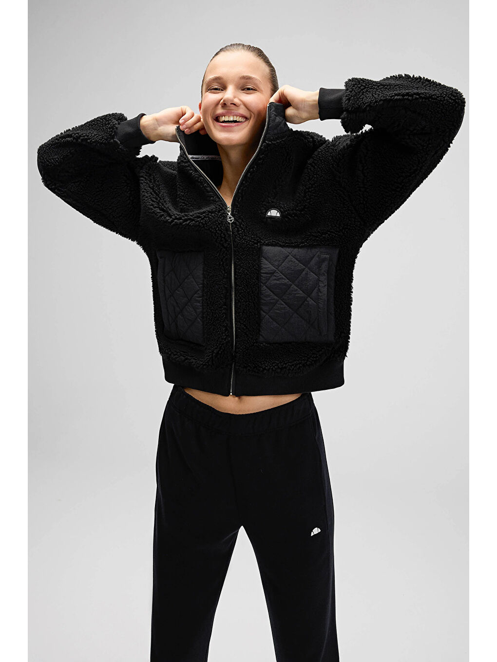 Siyah Logolu Regular Fit Dik Yaka Kadın Polar Mont EF525-BK