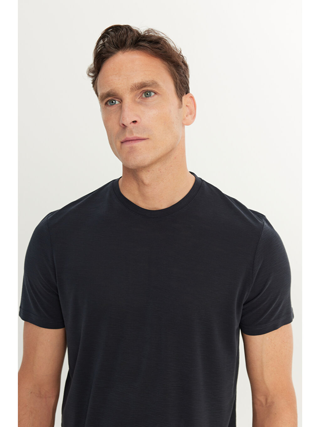 Erkek Antrasit Yumuşak Dokulu Slim Fit Dar Kesim Bisiklet Yaka Tişört-3