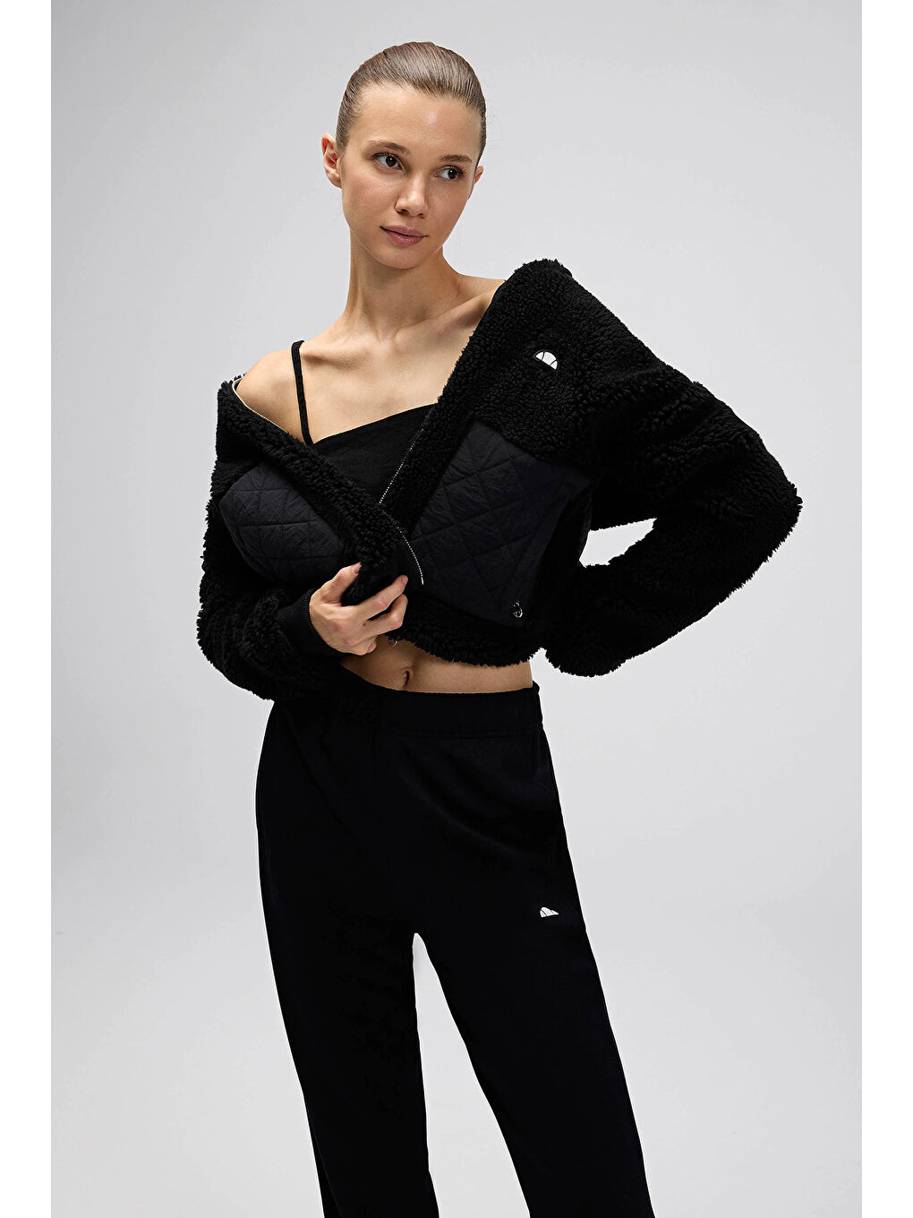 Siyah Logolu Regular Fit Dik Yaka Kadın Polar Mont EF525-BK-2