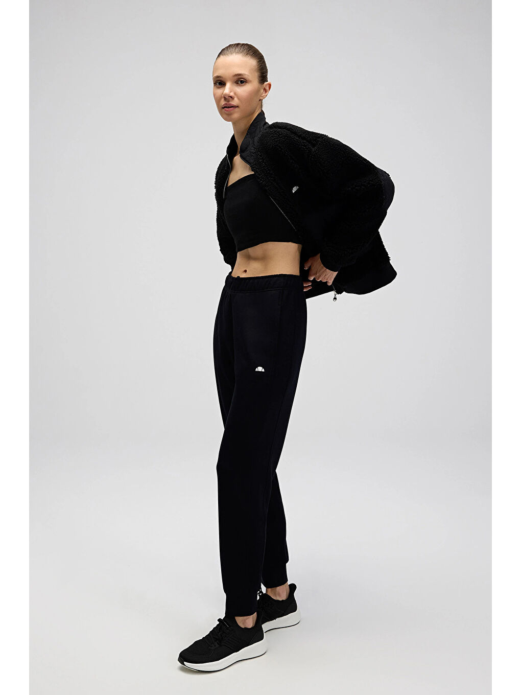 Siyah Logolu Regular Fit Dik Yaka Kadın Polar Mont EF525-BK-3