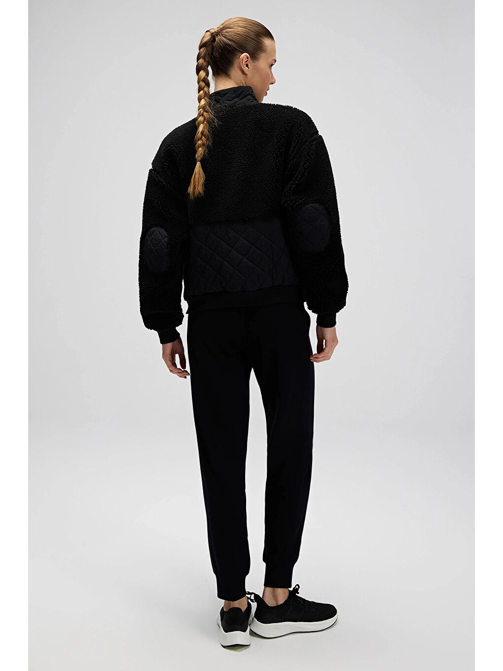 Siyah Logolu Regular Fit Dik Yaka Kadın Polar Mont EF525-BK-4