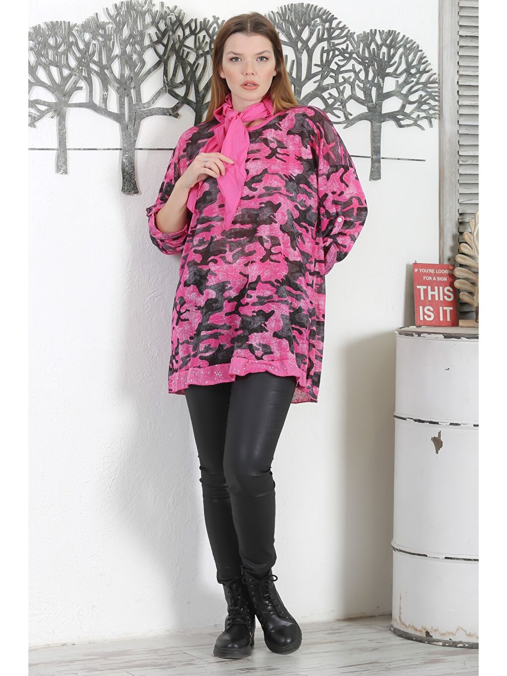 İtalyan Kamuflaj Fuşya Yuvarlak Yaka Düğmeli Uzun Kollu Pul Payetli Casual Fularlı Örme Bluz-4