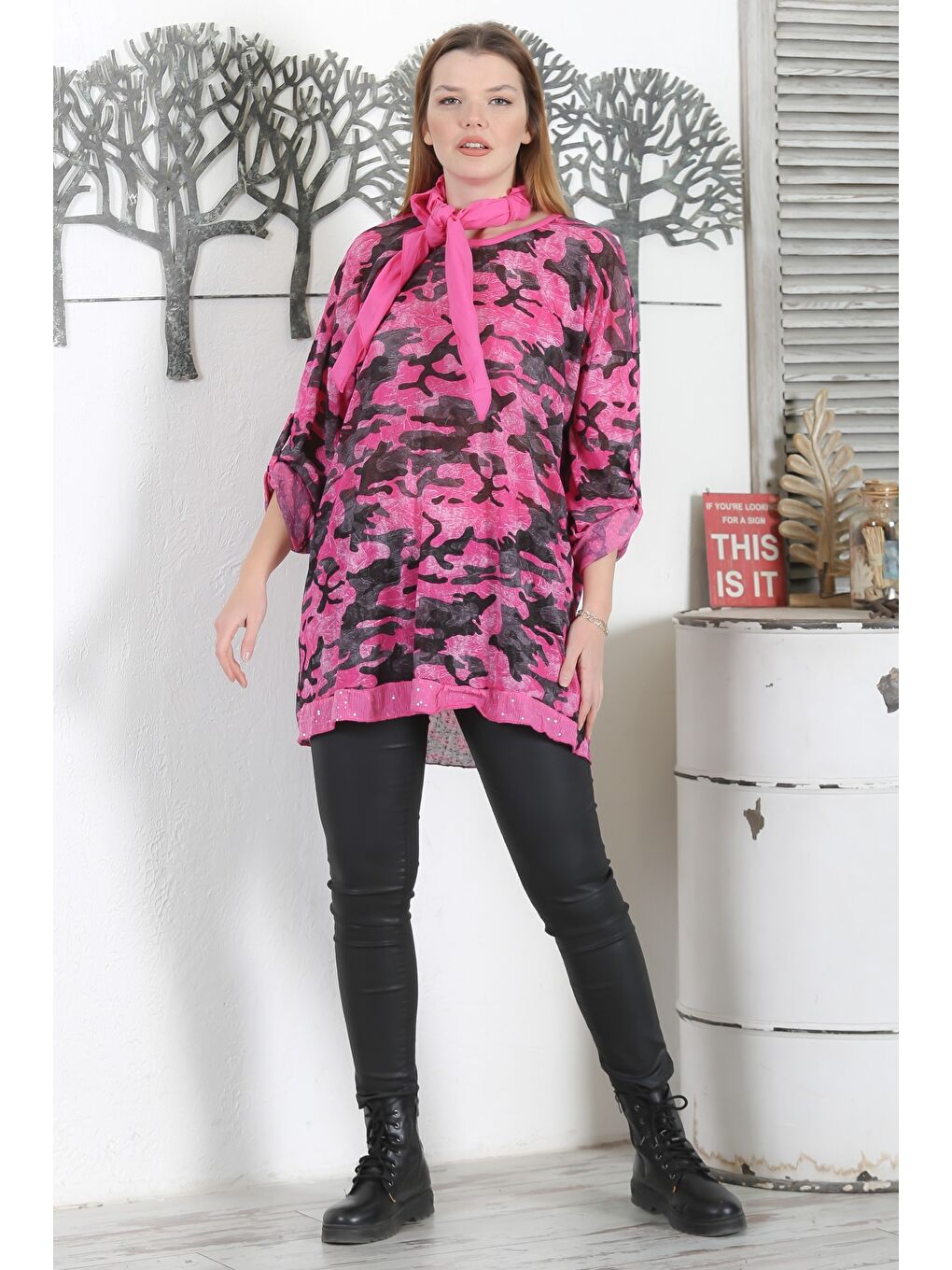 İtalyan Kamuflaj Fuşya Yuvarlak Yaka Düğmeli Uzun Kollu Pul Payetli Casual Fularlı Örme Bluz-5