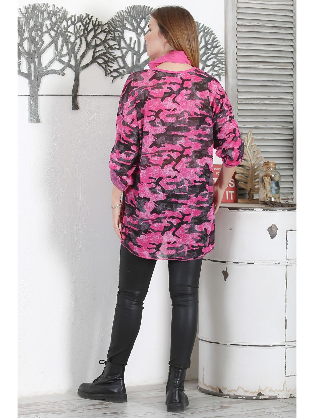 İtalyan Kamuflaj Fuşya Yuvarlak Yaka Düğmeli Uzun Kollu Pul Payetli Casual Fularlı Örme Bluz-7