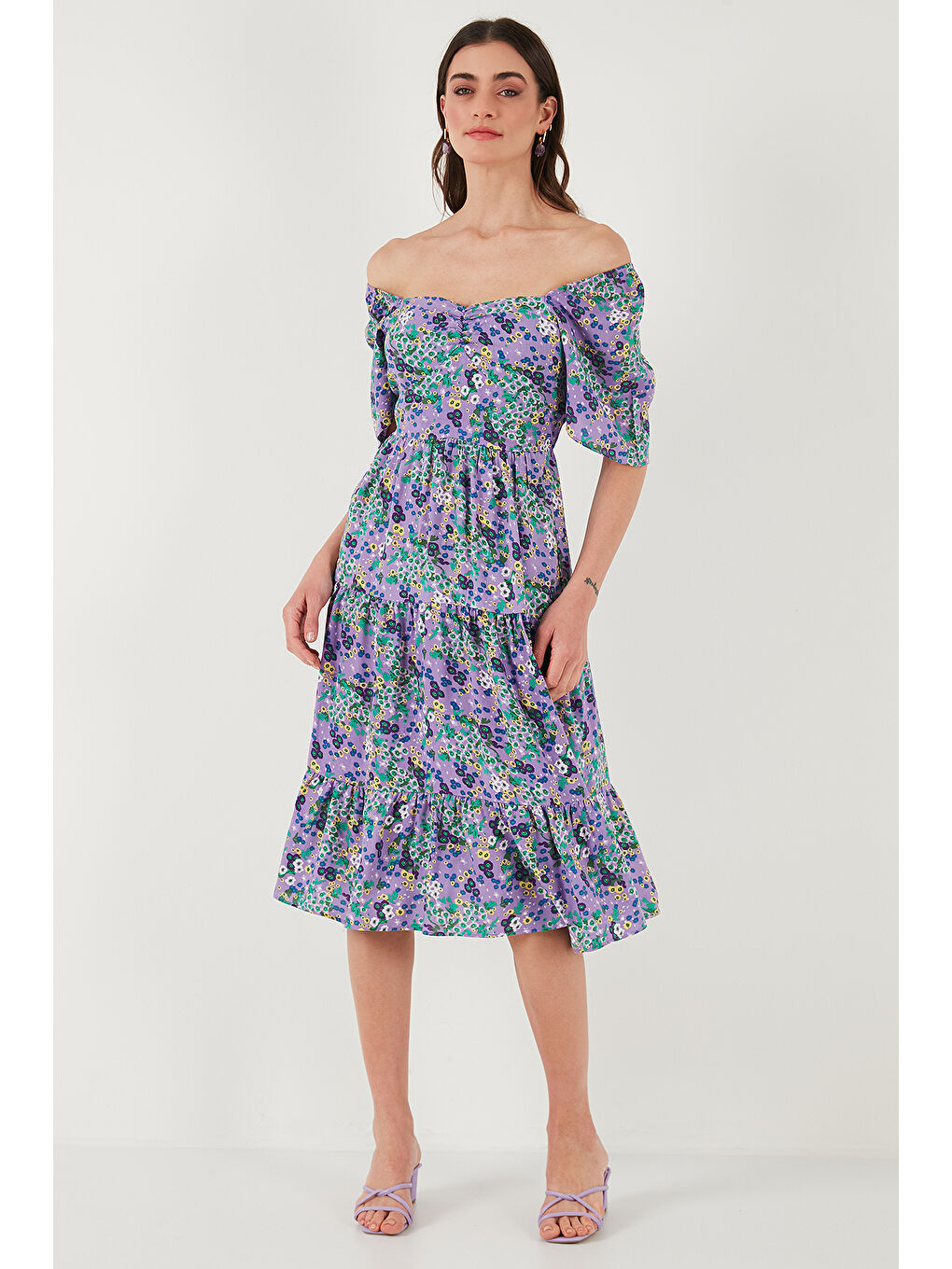 Mor Desenli Oversize Fit Carmen Yaka Büzgü Detaylı Midi Boy Kadın Elbise 6782169-4