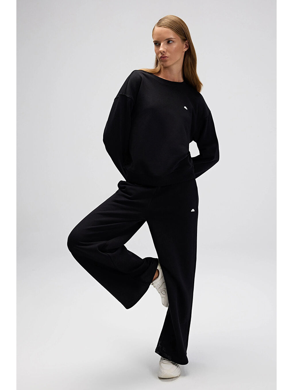 Siyah Pamuklu Regular Fit Bisiklet Yaka Kadın Sweat EF527-BK-2