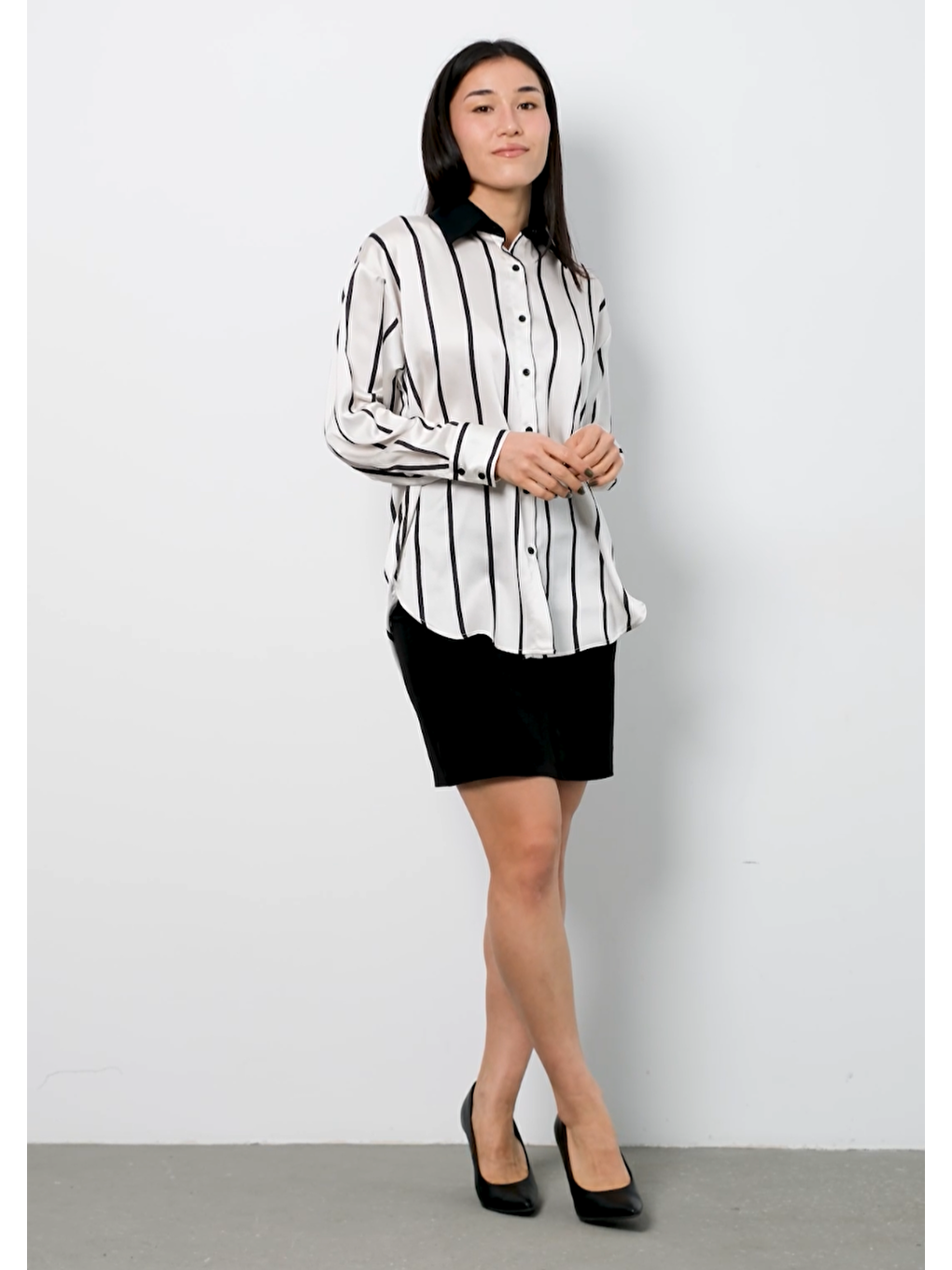 Pera Moda Siyah Oversize Kalıp Desenli Saten Kadın Gömleği