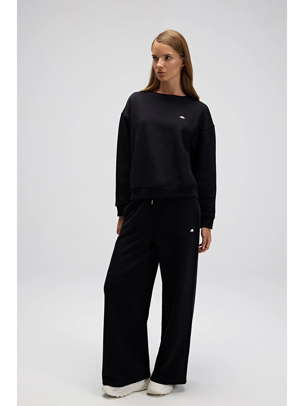 Siyah Pamuklu Regular Fit Bisiklet Yaka Kadın Sweat EF527-BK-3