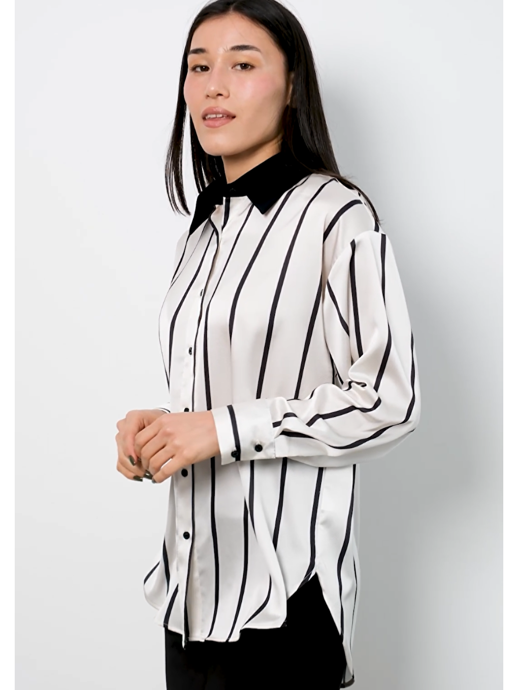 Pera Moda Siyah Oversize Kalıp Desenli Saten Kadın Gömleği - 1