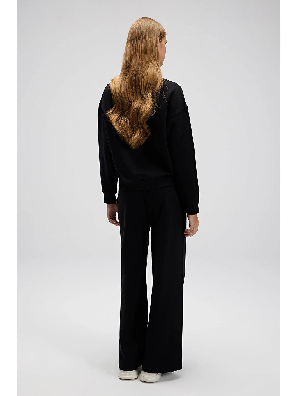 Siyah Pamuklu Regular Fit Bisiklet Yaka Kadın Sweat EF527-BK-5