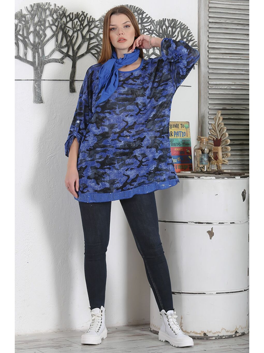 İtalyan Kamuflaj Mavi Yuvarlak Yaka Düğmeli Uzun Kollu Pul Payetli Casual Fularlı Örme Bluz-5