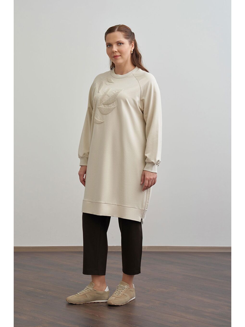 Bej Taş-Büyük Beden Pamuklu Yaprak Desenli Tunik-1