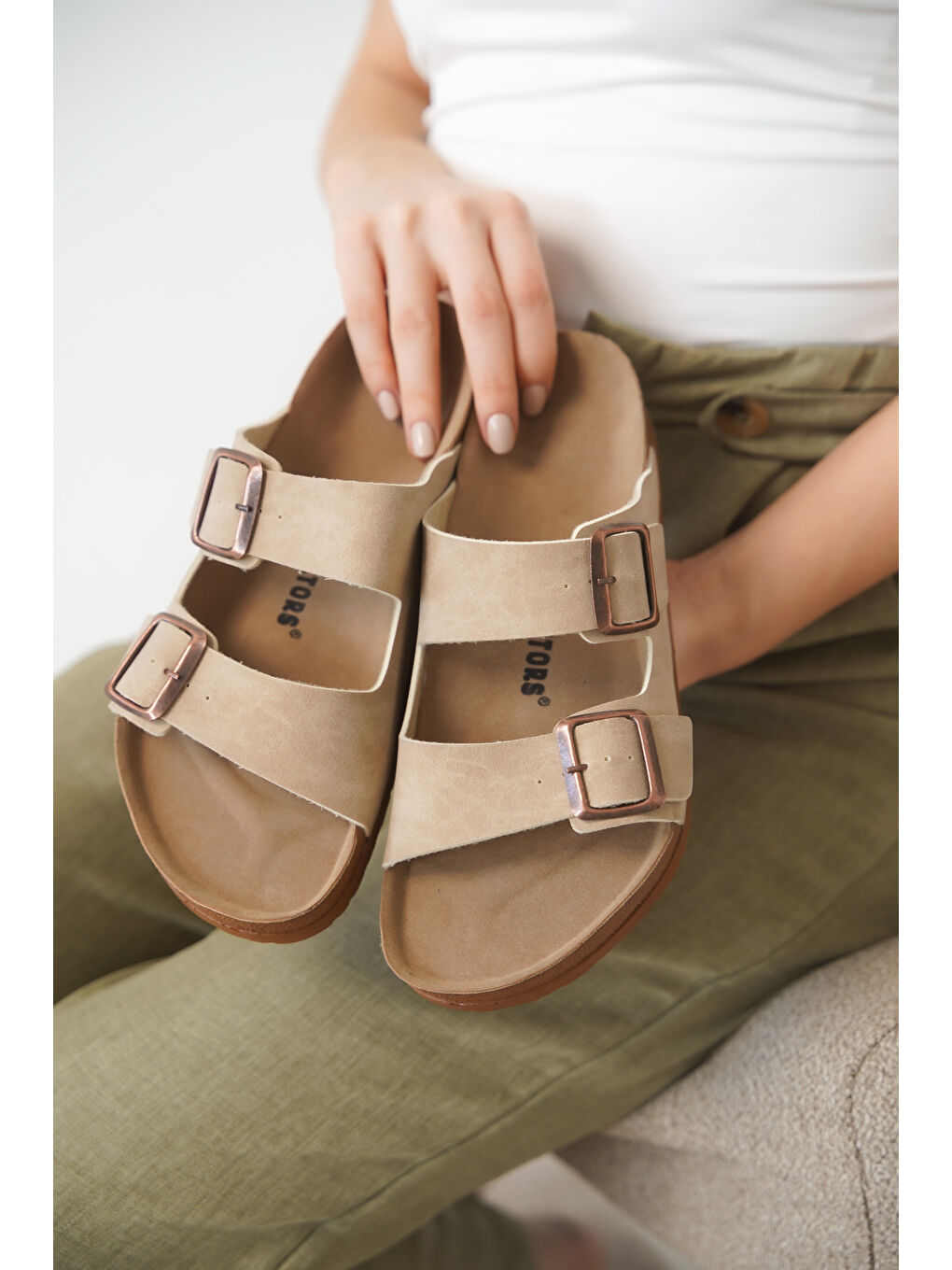 Bej Arizona Günlük Ortopedik Unisex Çift Tokalı Terlik-4