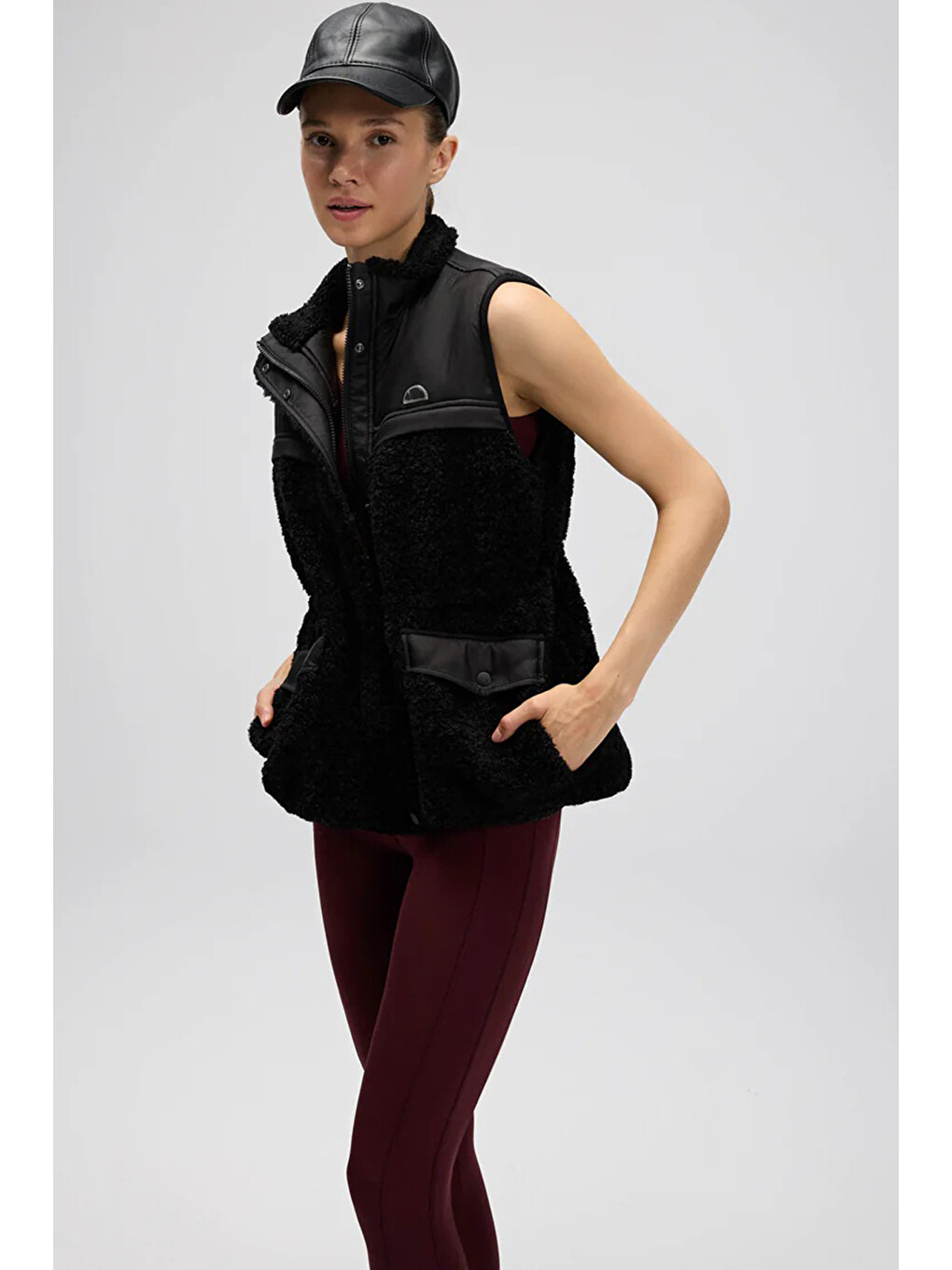 Siyah Logolu Regular Fit Dik Yaka Polar Yelek Kadın EF545-BK-2