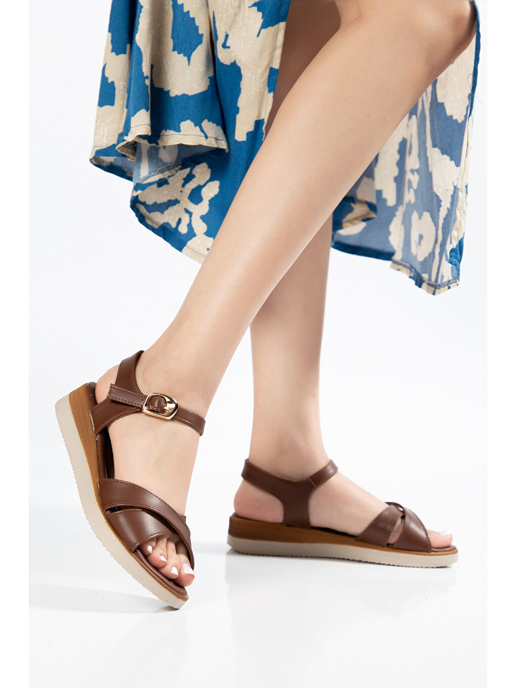 Kahverengi D0764 Günlük Ortopedik Çapraz Bantlı Kadın Sandalet-1