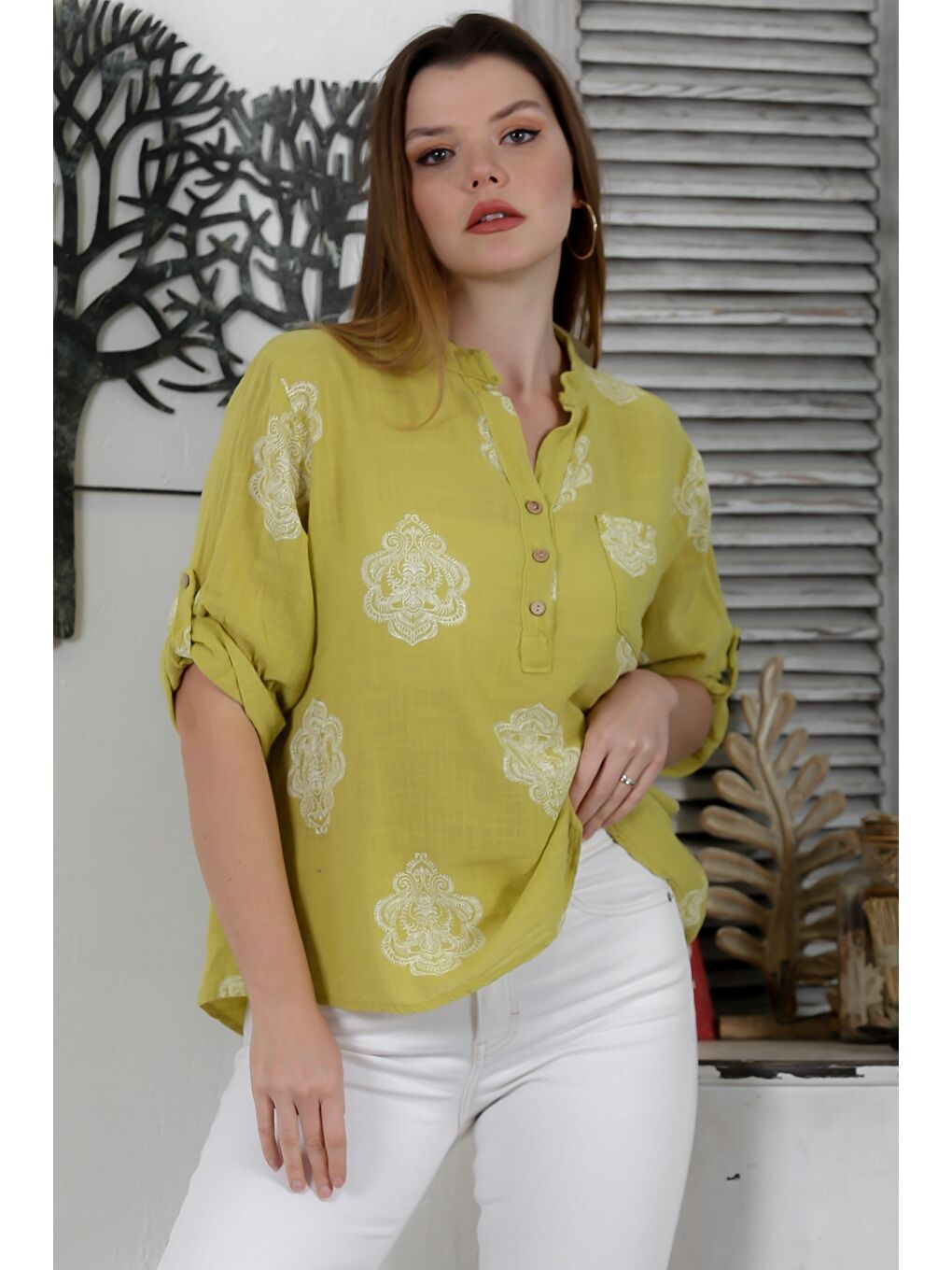 Yeşil İtalyan Açık Limon Hakim Yaka Düğmeli 3/4 Kol Desenli Düğmeli Cepli Keten Karışımlı Dokuma Bluz-1