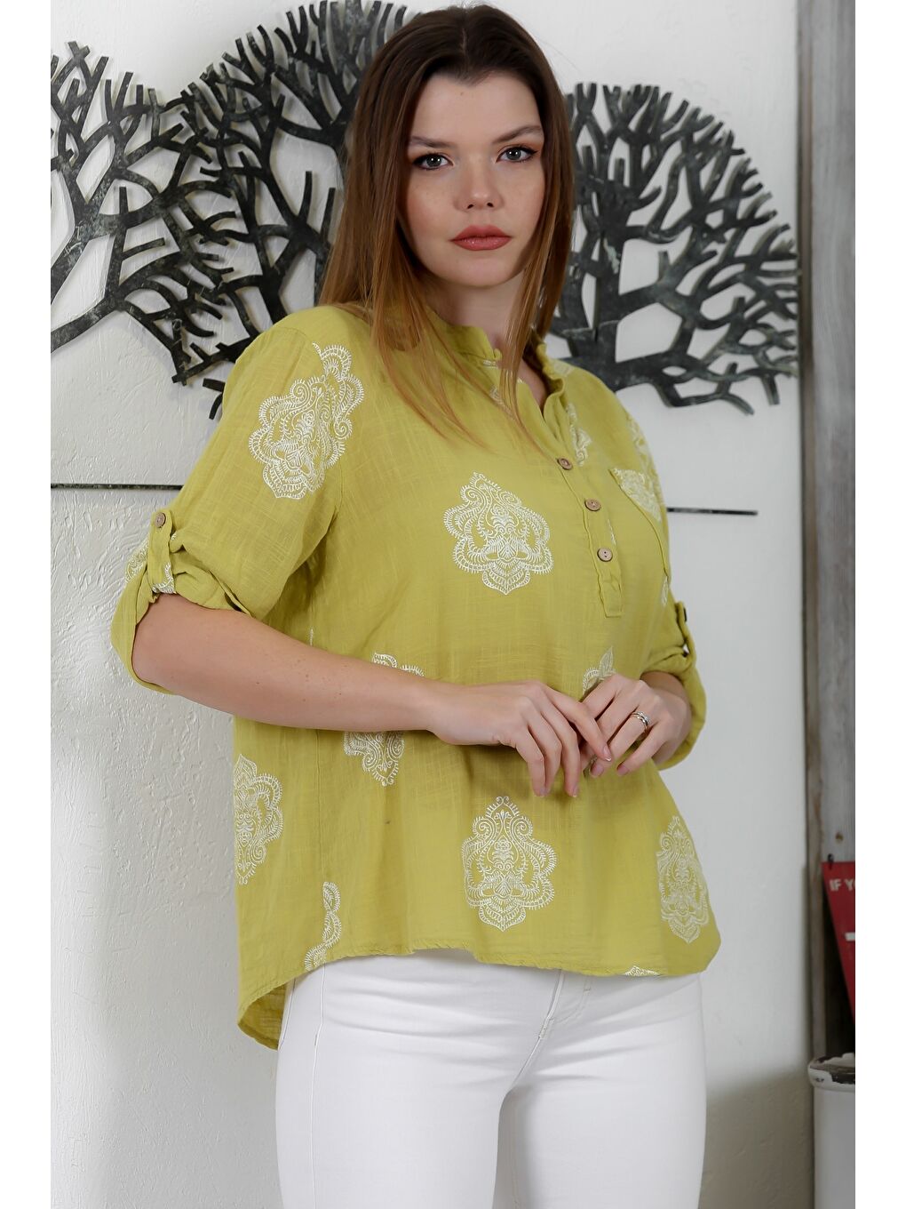 Yeşil İtalyan Açık Limon Hakim Yaka Düğmeli 3/4 Kol Desenli Düğmeli Cepli Keten Karışımlı Dokuma Bluz-3