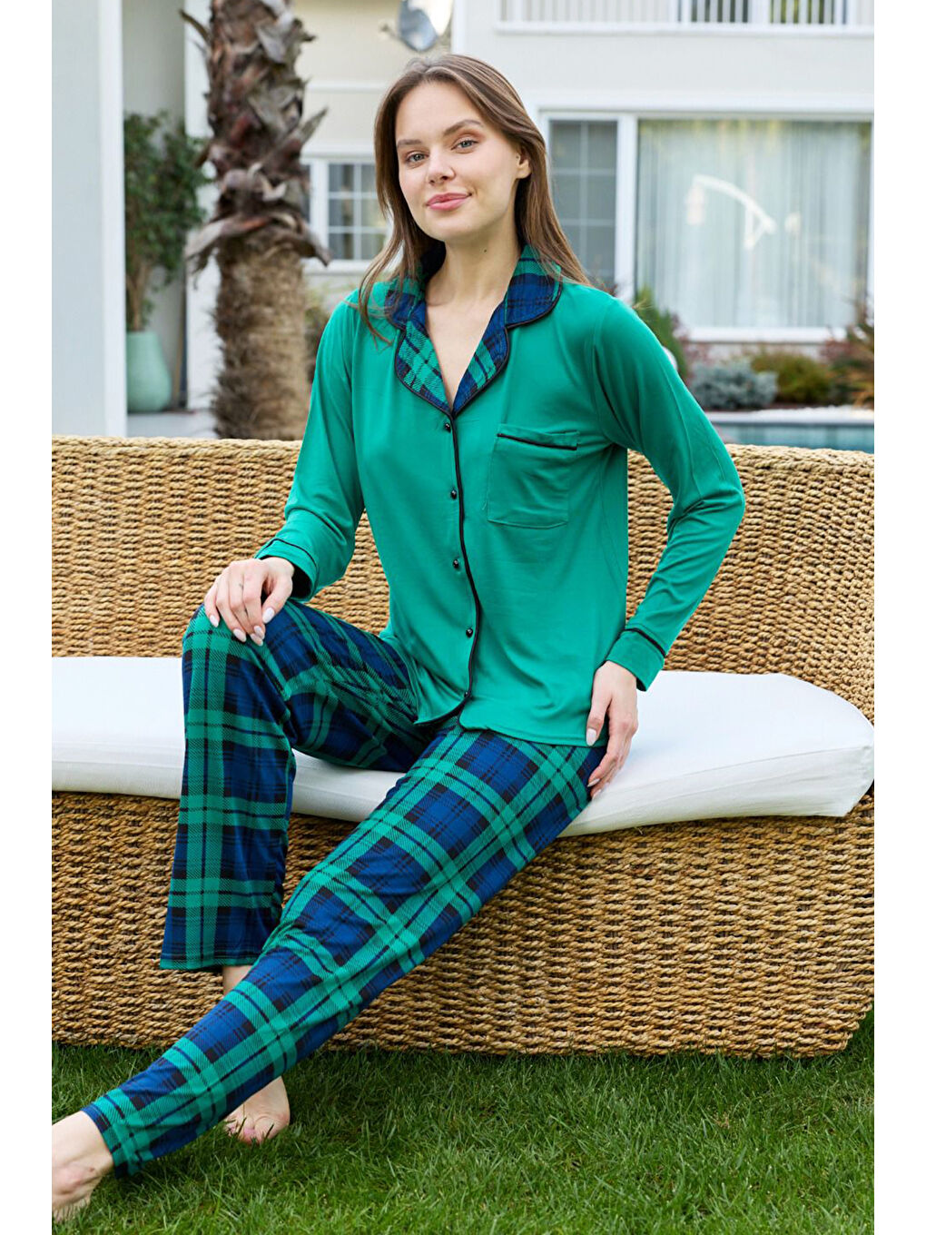 Kadın Ekose Desenli Önü Düğmeli Yumuşak Milan Kumaş Pijama Takımı 250386 Zümrüt Yeşil