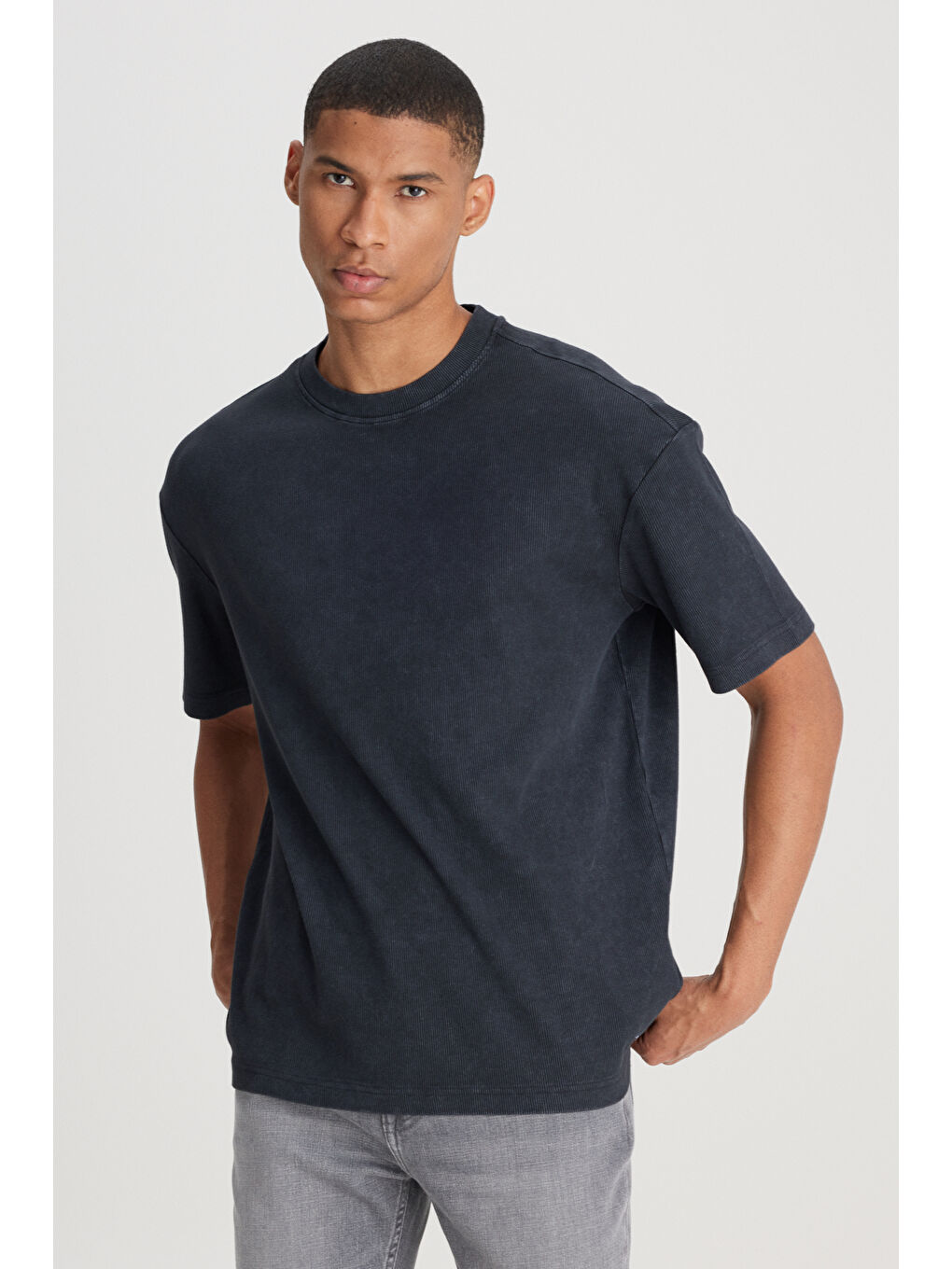 Loose Fit Rahat Kesim Bisiklet Yaka Antrasit Tişört