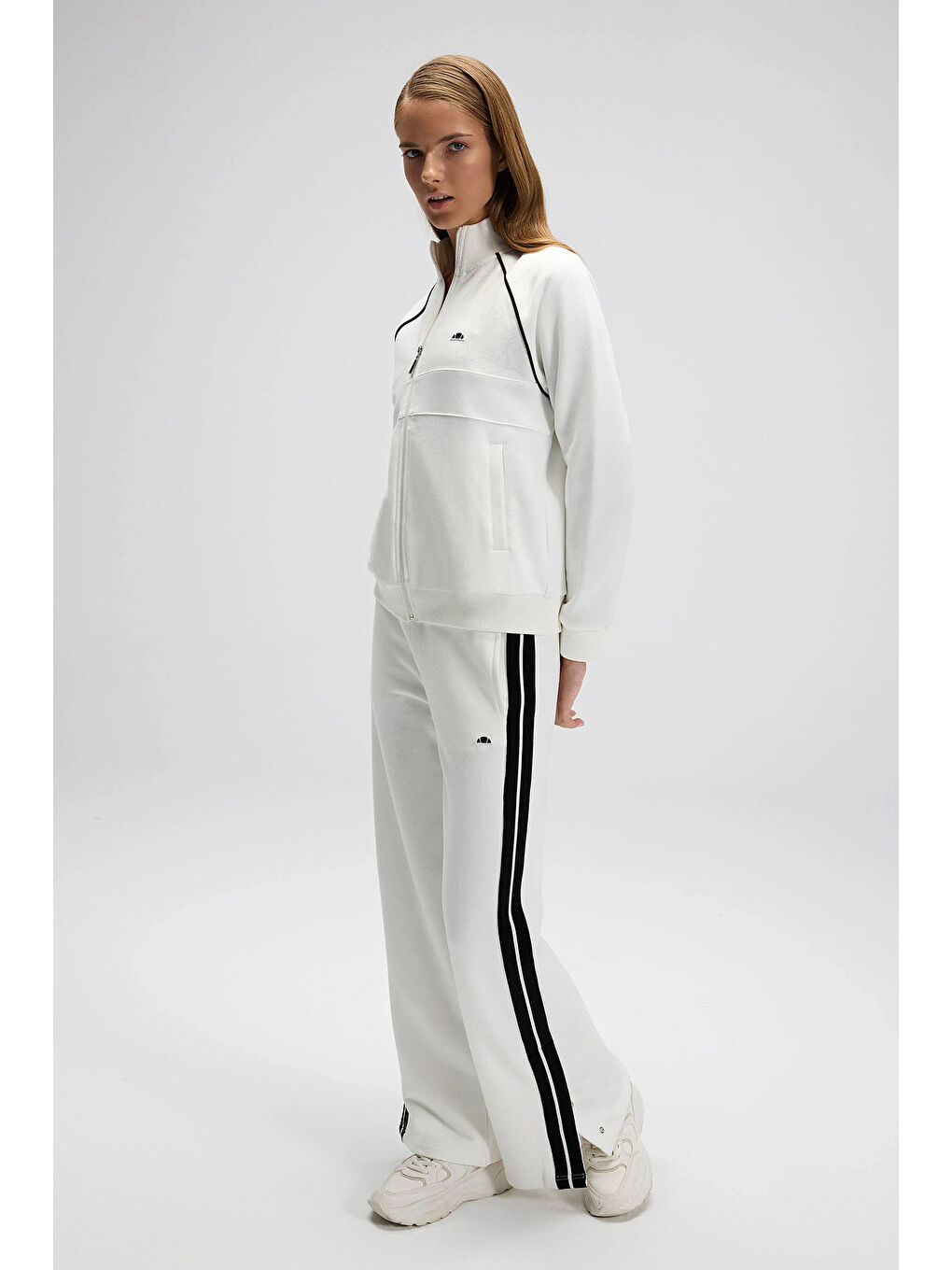 Beyaz Pamuklu Regular Fit Logolu Dik Yaka Fermuarlı Kadın Sweat EF535-OF-3