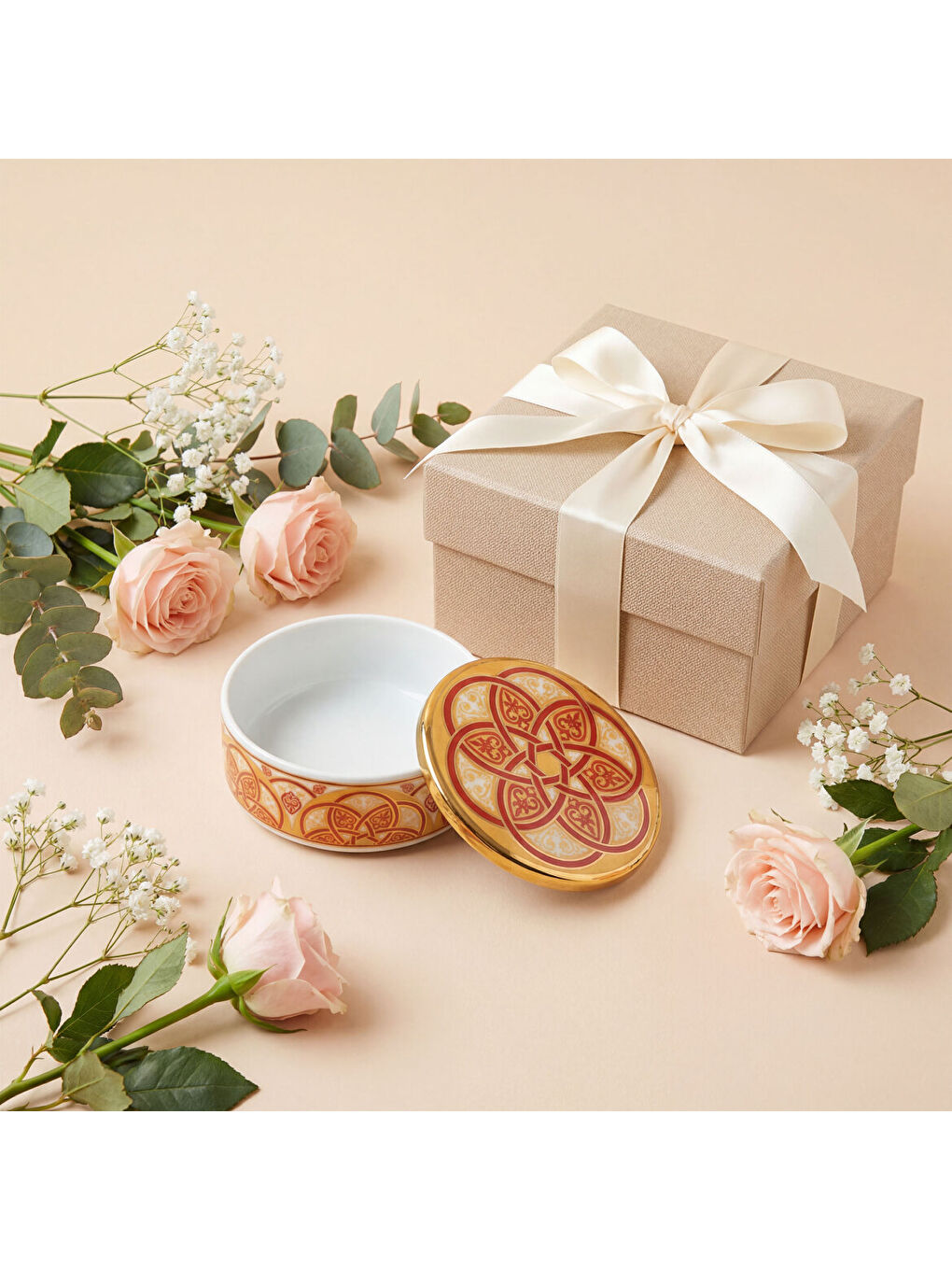 Ekru Özel Tasarım El Dekoru Altın Yaldızlı Kapaklı Porselen Mumluk & Dekoratif Kutu 12 Cm