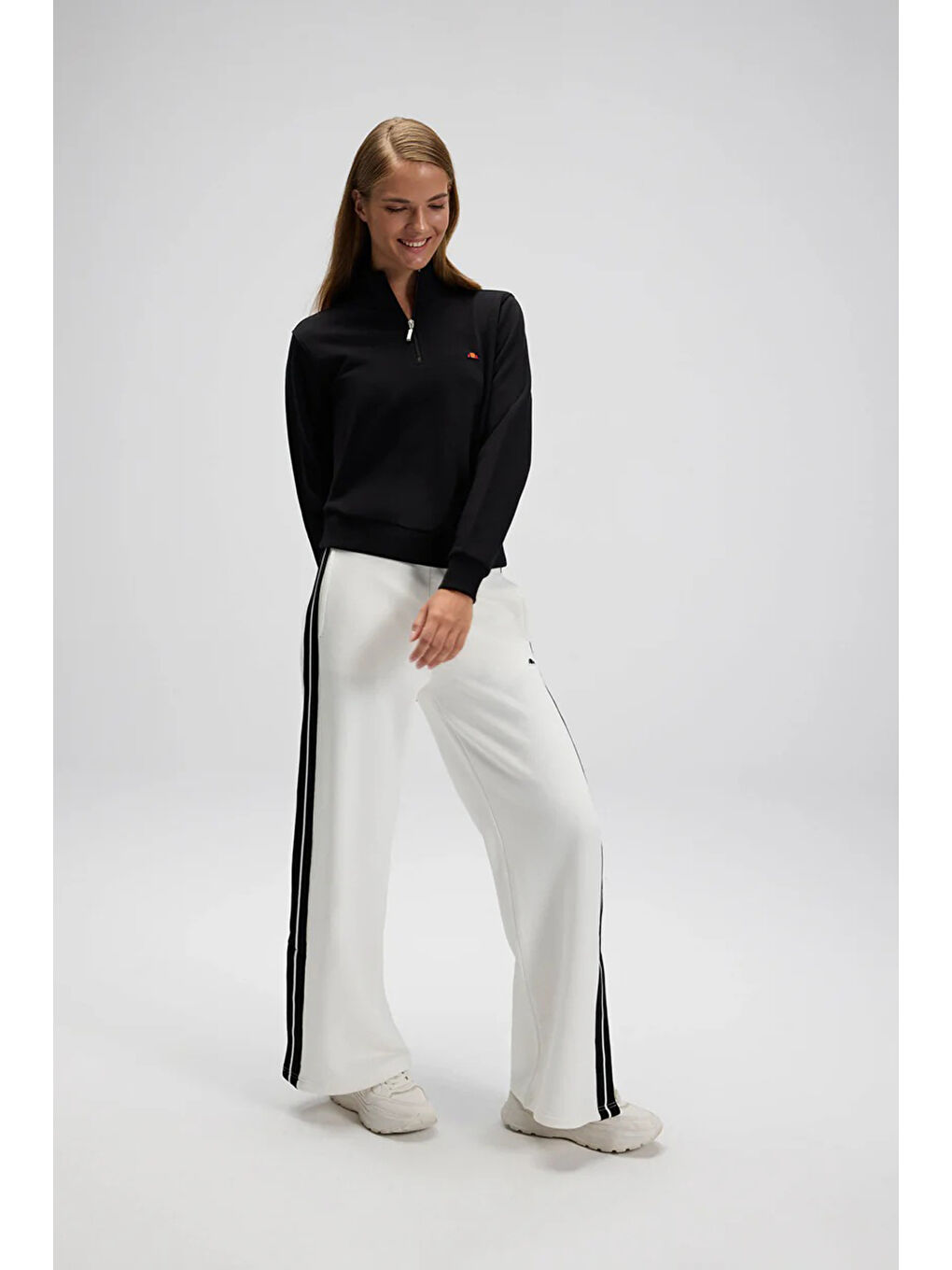 Siyah Pamuklu Regular Fit Yarım Fermuarlı Dik Yaka Kadın Sweat EF557-BK-3