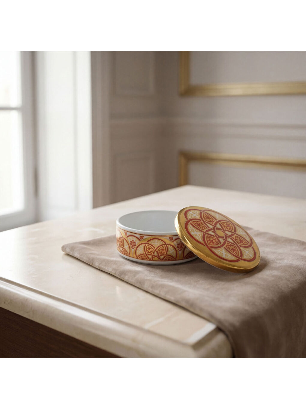 Ekru Özel Tasarım El Dekoru Altın Yaldızlı Kapaklı Porselen Mumluk & Dekoratif Kutu 12 Cm-1