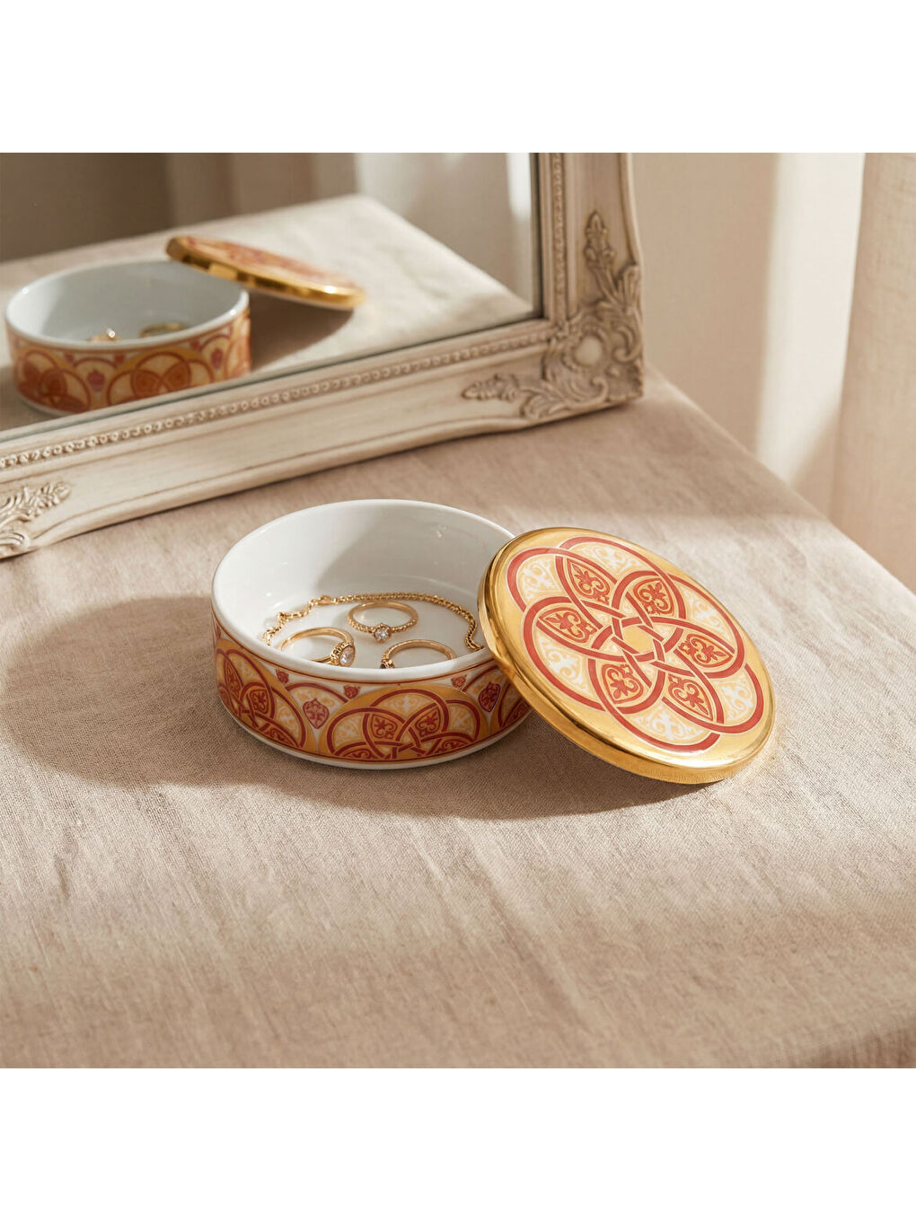 Ekru Özel Tasarım El Dekoru Altın Yaldızlı Kapaklı Porselen Mumluk & Dekoratif Kutu 12 Cm-3