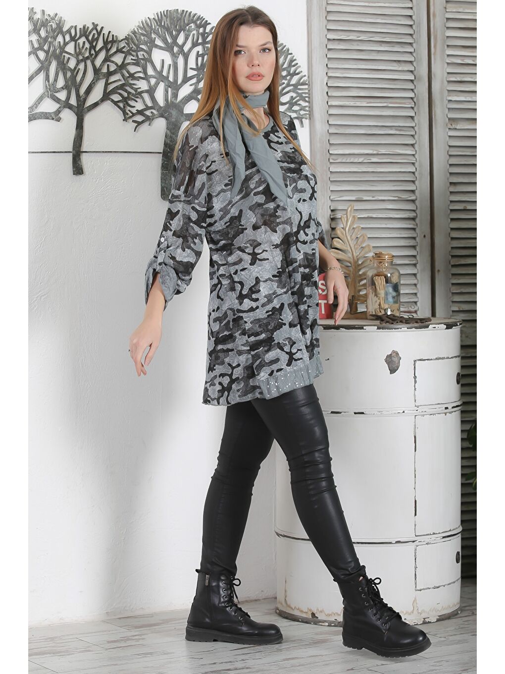 Haki İtalyan Kamuflaj Petrol Yeşili Yuvarlak Yaka Düğmeli Uzun Kollu Pul Payetli Casual Fularlı Örme Bluz-5