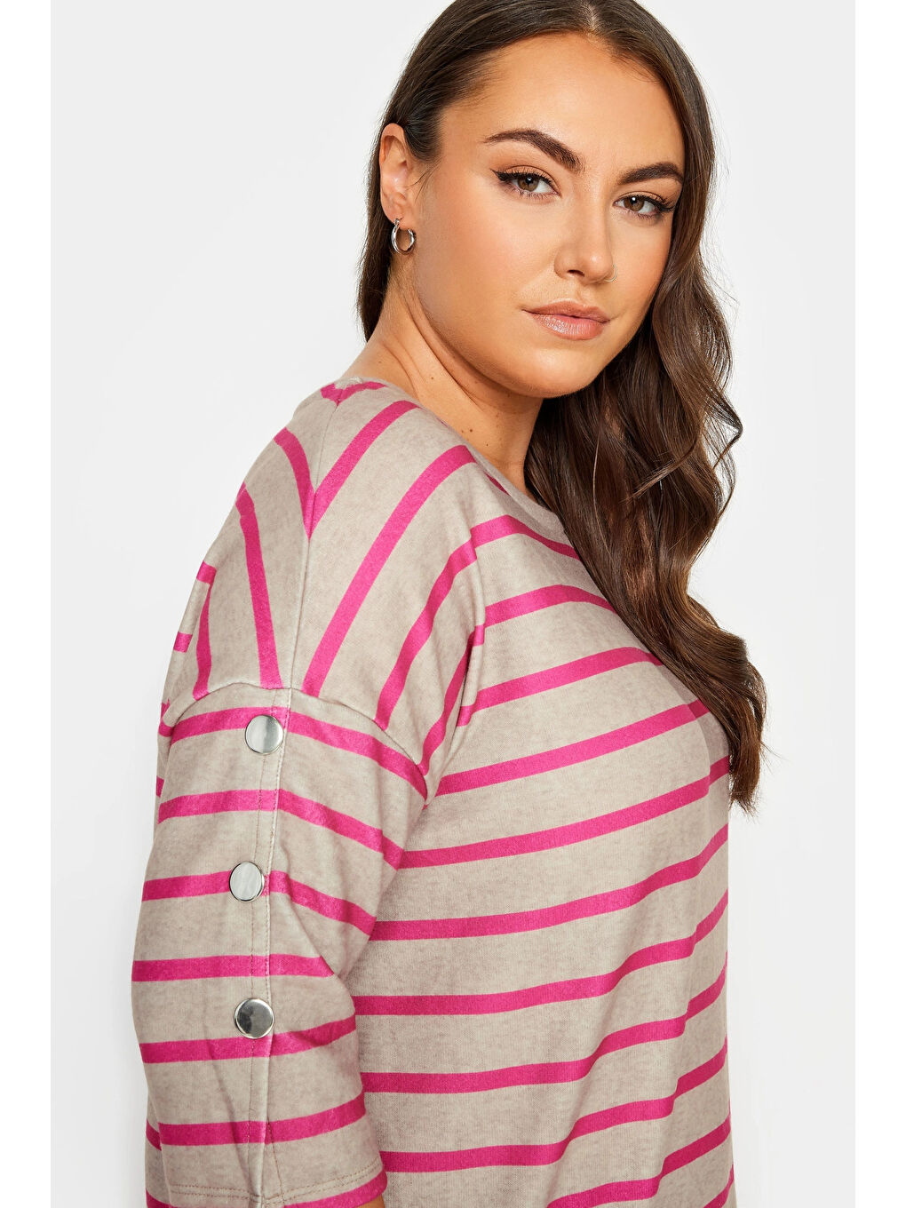 Bej Büyük Beden Bisiklet Yaka Yarım Kollu Düğme Detaylı Bluz 302682-3