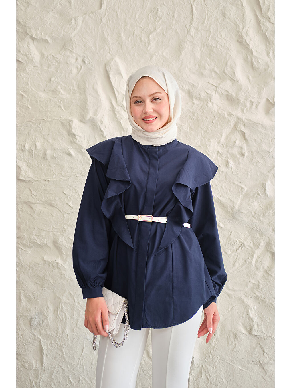 Kadın Gizli Düğme Detay Omuzdan Volanlı Gömlek Lacivert-1