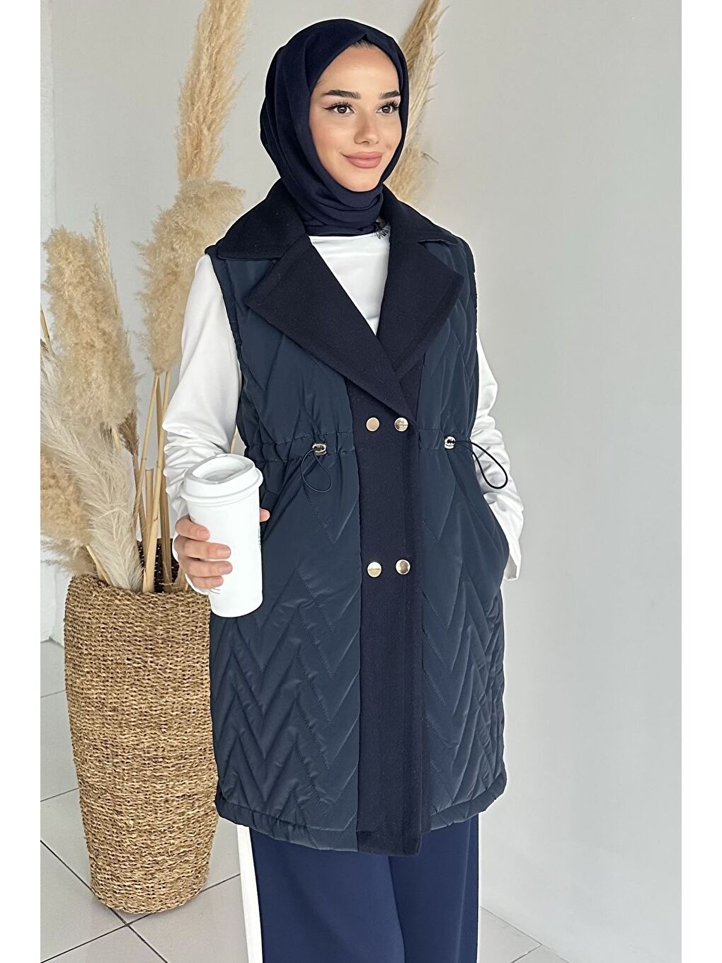 Lacivert Astarlı Bel Lastikli Tesettür Şişme Yelek-4