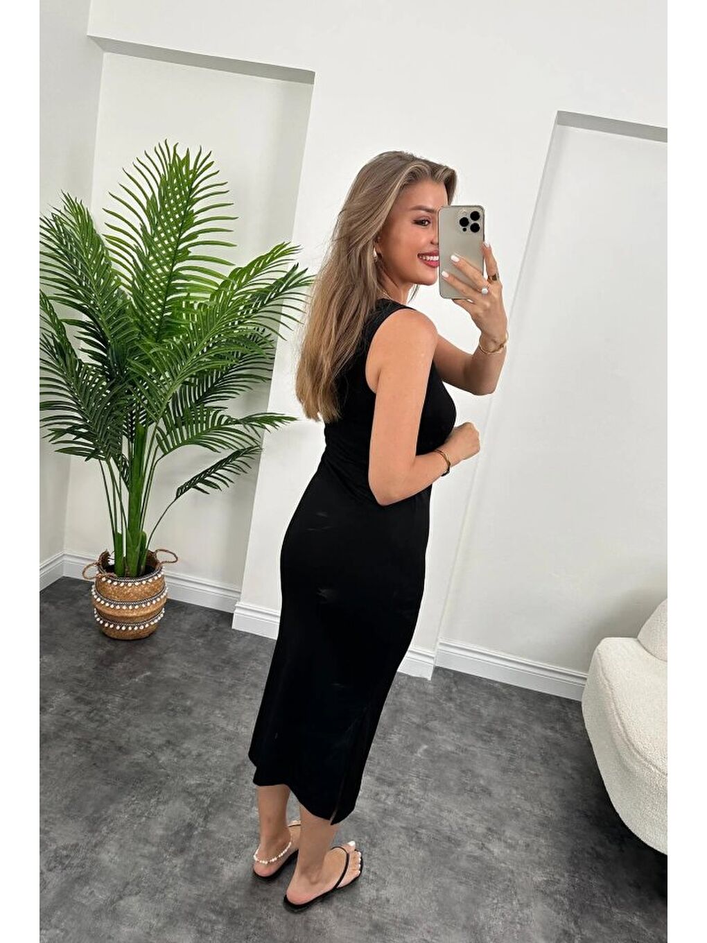 Siyah Kadın çift Yırtmaç Detaylı Sıfır Kol Midi Boy Elbise-2