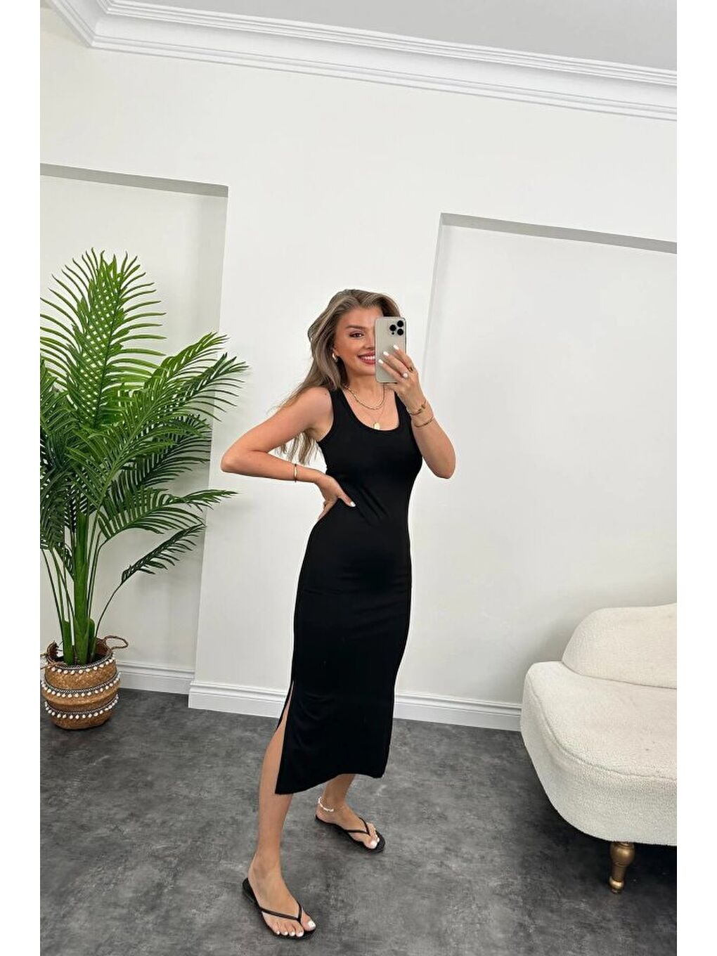 Siyah Kadın çift Yırtmaç Detaylı Sıfır Kol Midi Boy Elbise-3