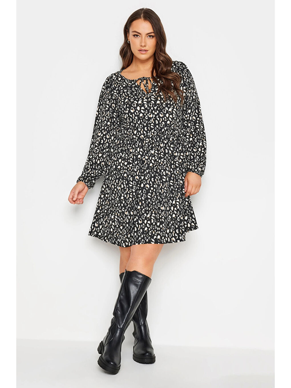 Siyah Büyük Beden Yakası Bağlama Detaylı Uzun Kollu Leopar Desenli Kısa Elbise 302690