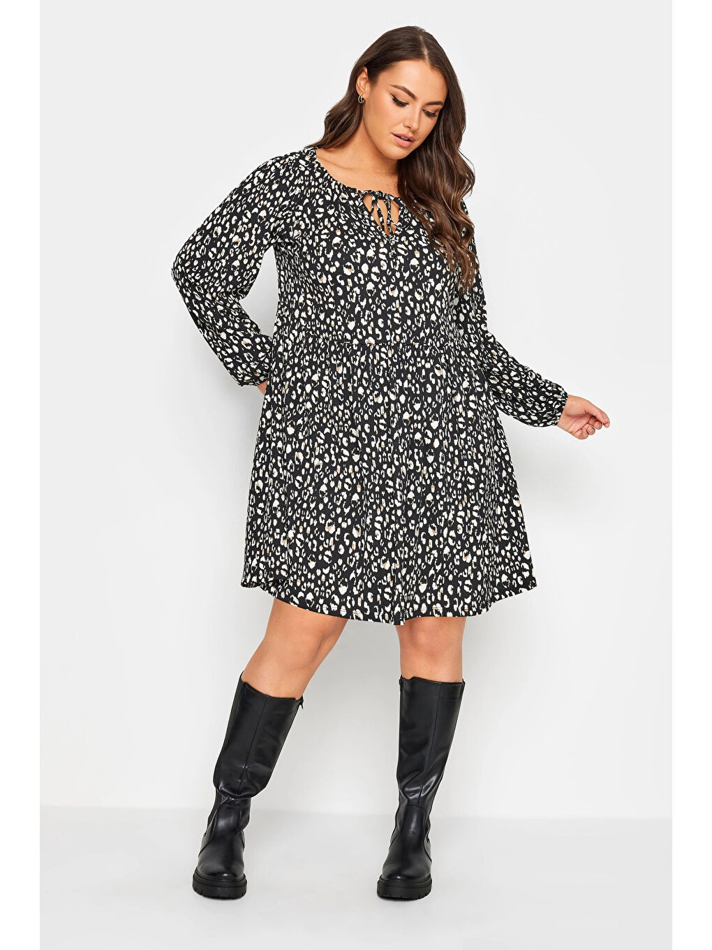 Siyah Büyük Beden Yakası Bağlama Detaylı Uzun Kollu Leopar Desenli Kısa Elbise 302690-3