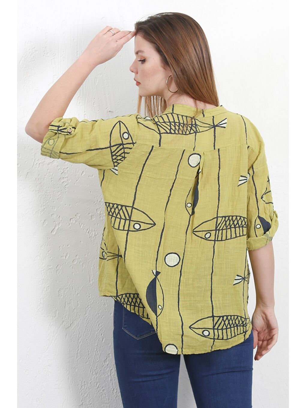 Yeşil İtalyan Limon Küfü Rengi Hakim Yaka Düğmeli 3/4 Kol Cepli Keten Karışımlı Oversize Dokuma Bluz-7