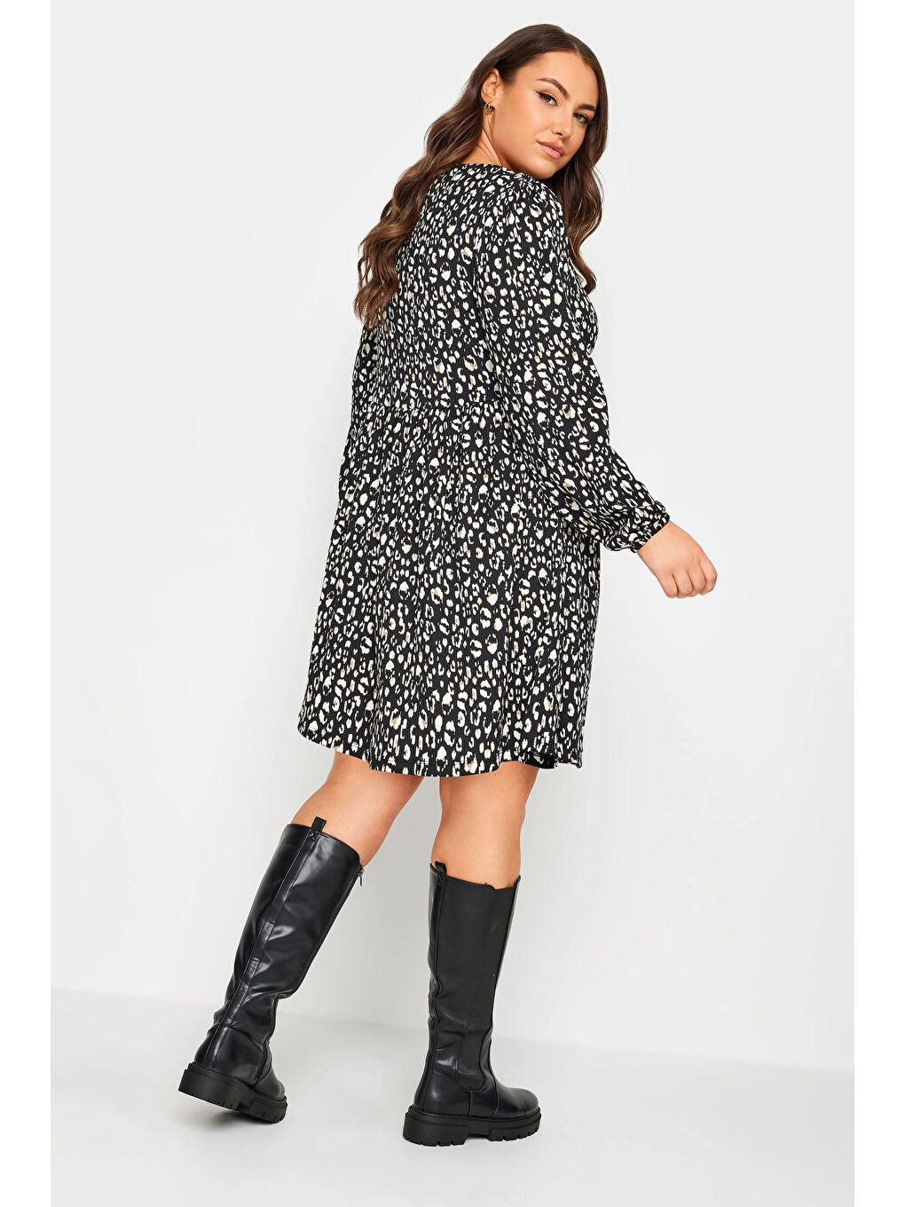 Siyah Büyük Beden Yakası Bağlama Detaylı Uzun Kollu Leopar Desenli Kısa Elbise 302690-4