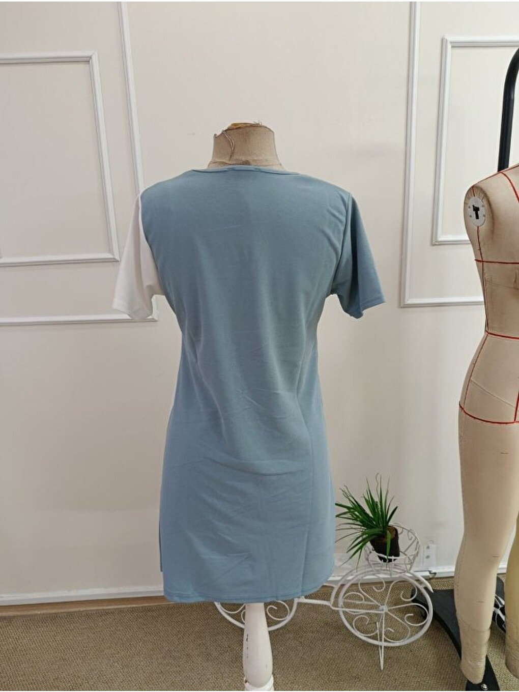 Mavi Kadın Kısa Kollu V Yakalı Çift Renklç Kısa Lazer Kesim Çiçek Detaylı Ithal Krep Elbise-5