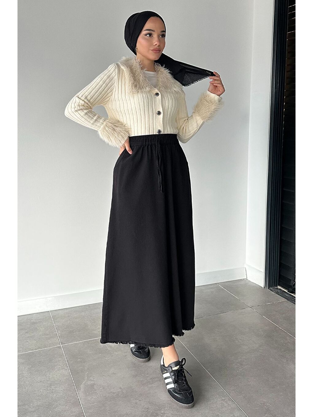 Siyah Çift Cepli Bel Lastikli Tesettür Gabardin Etek-3