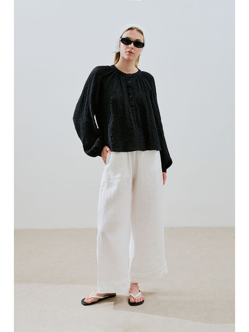 Dokulu Yakası Düğmeli Bluz Siyah-1