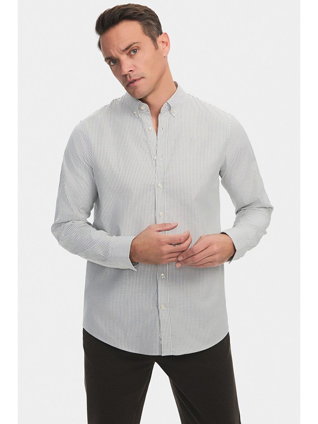 Beyaz Exclusive Erkek Regular Fit Çizgili Düğmeli Yaka Gömlek