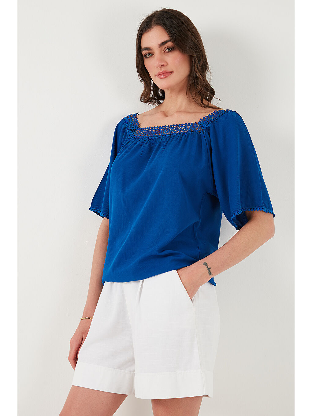 Lela Mavi Güpürlü Regular Fit Kare Yaka Kadın Bluz 5869003 - 2